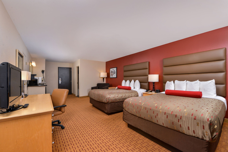 Bedroom 3, Clackamas Inn & Suites, Clackamas