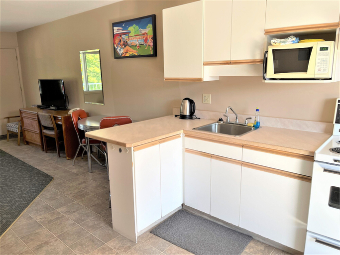 Others 4, Bowmont Motel, Okanagan-Similkameen