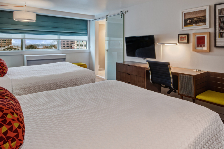Bedroom 4, Hotel Indigo Memphis Downtown by IHG, Shelby
