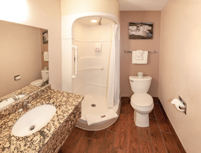 Bathroom 5, Econo Lodge Inn & Suites Yuma, Yuma
