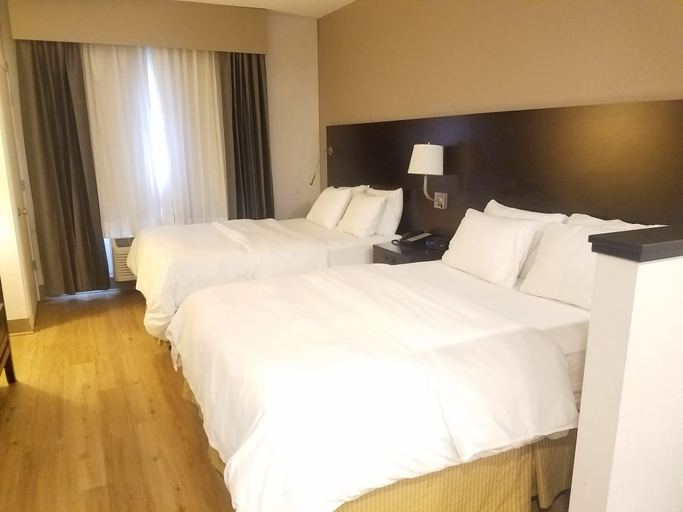 Bedroom 4, Radisson Hotel and Conference Center Rockford, Winnebago