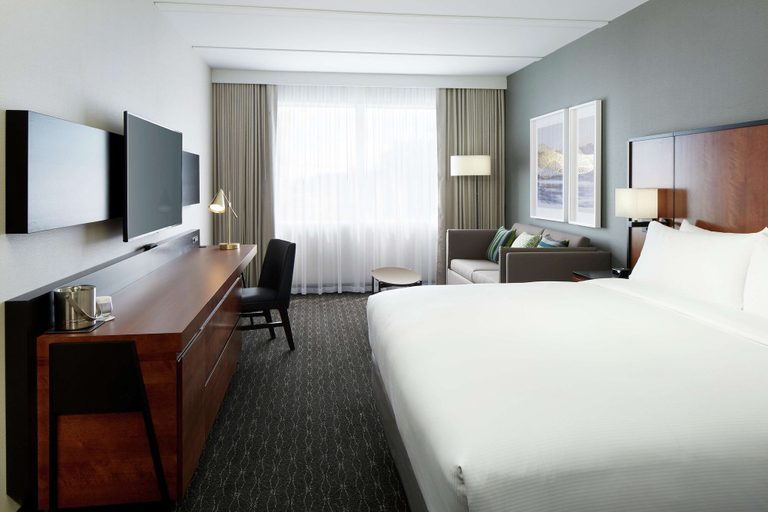 Bedroom 3, DoubleTree by Hilton Montreal Airport, Montréal