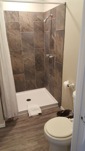 Bathroom, Oak Ridge Motel, Wood