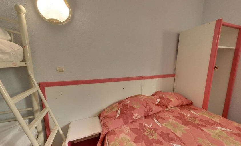 Bedroom 2, Hotel Triotel, Var