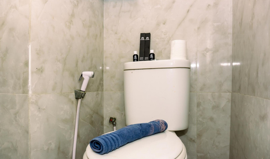 Bathroom 5, Apartemen Belmont Residence Tower Everest 1806, West Jakarta