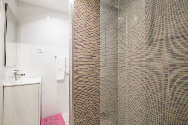 Bathroom 2, Apartamento A Francos Purple Room, Porto