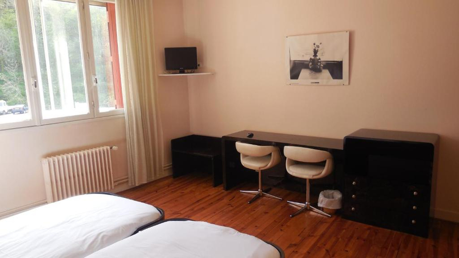 Bedroom 3, Logis Hotel Des Voyageurs, Aveyron