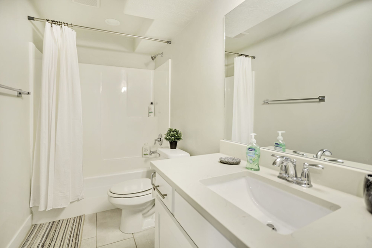Bathroom 2, NEW FURNISHED 2bd APT GREAT for Long Stays, Utah