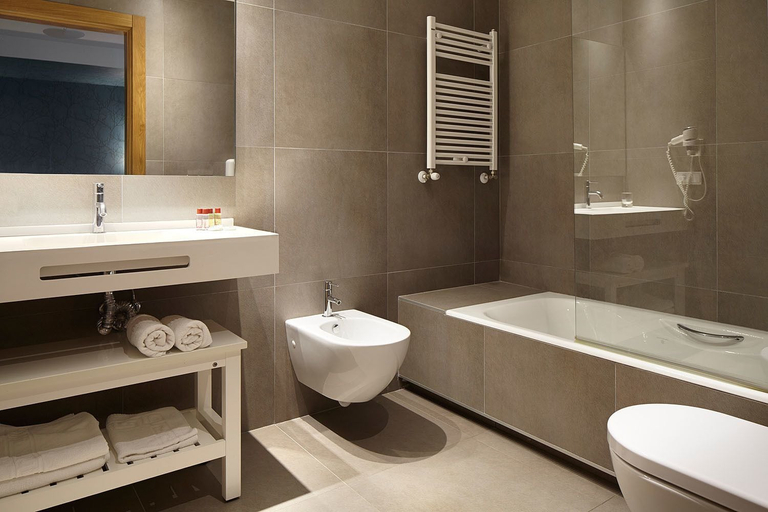 Bathroom 4, Hotel San Prudentzio, Guipúzcoa