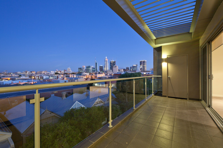 Exterior & Views 10