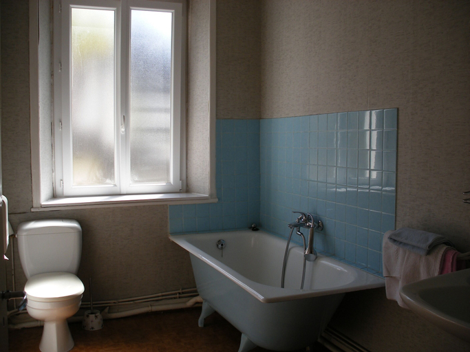 Bathroom 5, Hotel Modern, Finistère