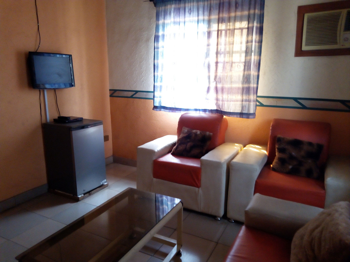 Others 4, Adebayowa Hotel, Alimosho