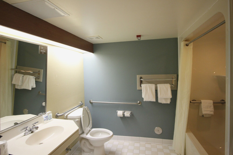 Bathroom 4, Clarion Pointe Wake Forest - Raleigh North, Wake