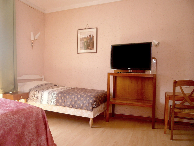 Bedroom 3, Hotel Modern, Finistère