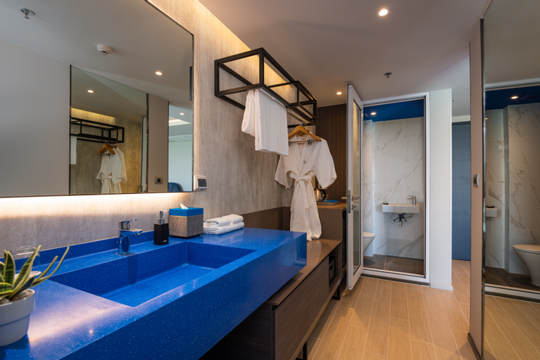 Bathroom 7