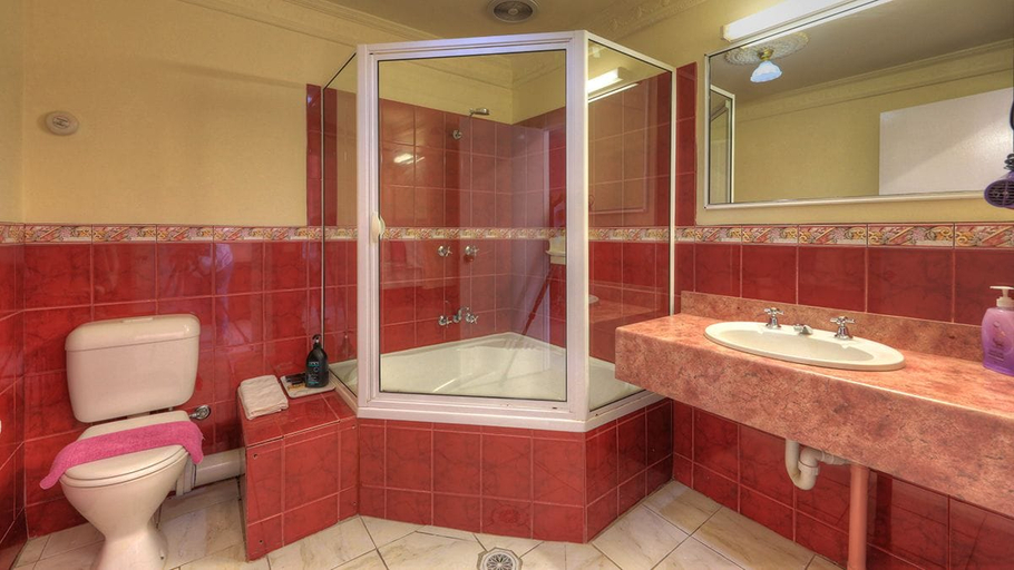Bathroom 3, Hatchers Richmond Manor, Clarence