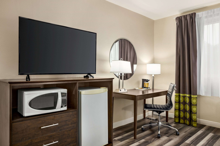 Others 5, Super 8 By Wyndham Sarnia, Lambton