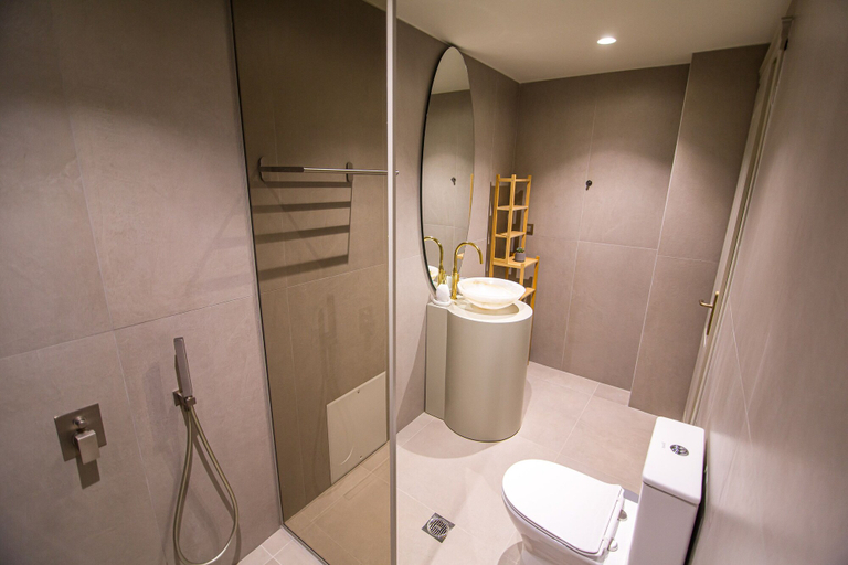 Bathroom 5, IO Luxury Pool & Hot Tub Suites, Epirus