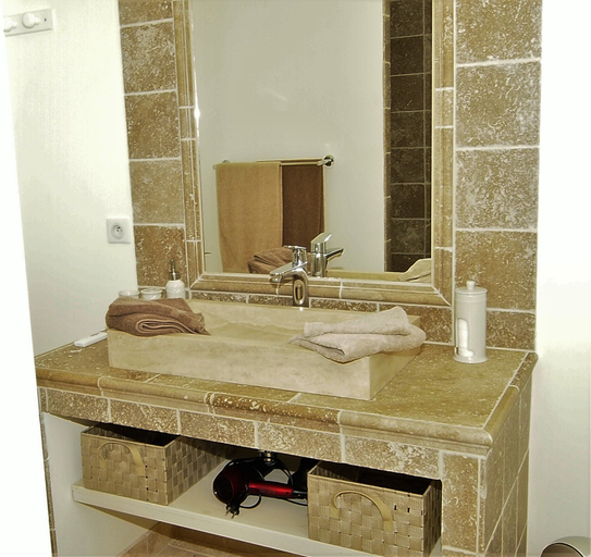 Bathroom 5, Le Mas Sans Soucis, Var