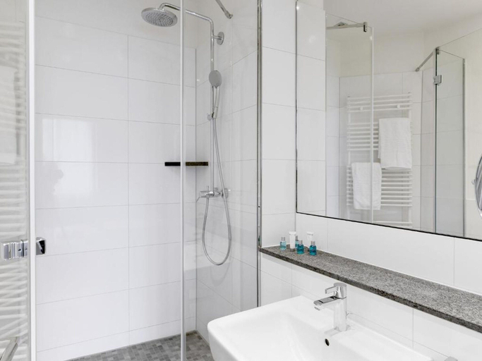 Bathroom 4, THE RED Apartments, Düsseldorf