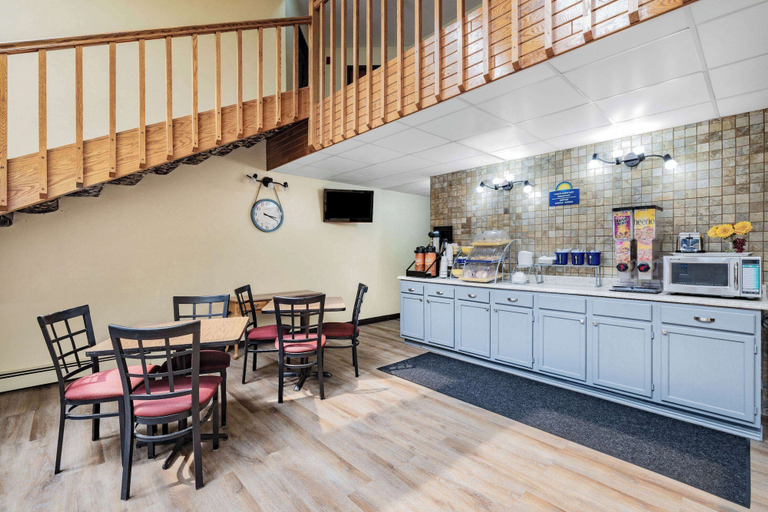 Food & Drinks 5, Days Inn by Wyndham Monticello, Wright