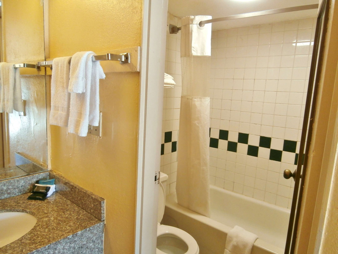 Bathroom 5, Country Hearth Inn & Suites Cartersville, Bartow