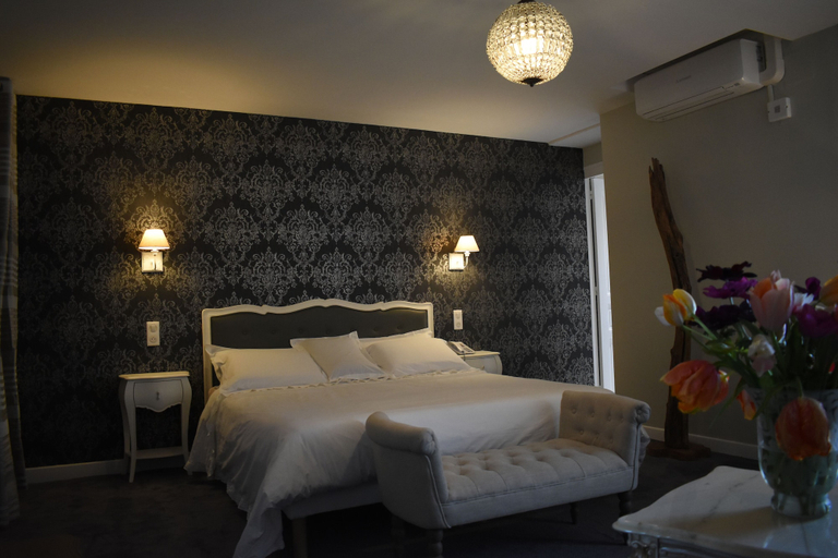 Bedroom 4, Hotel Henri IV, Hautes-Pyrénées