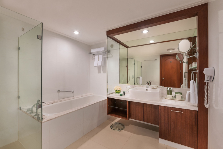 Bathroom 5, Discovery Suites Manila, Philippines, Pasig City