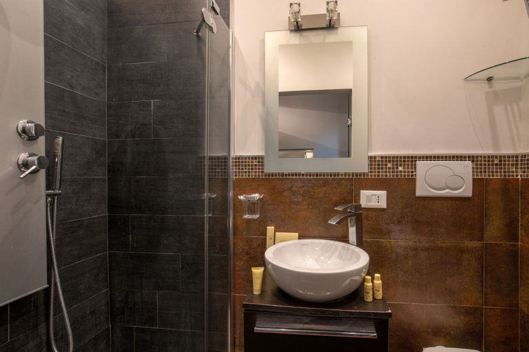 Bathroom 5, Relais Nazionale 18, Roma