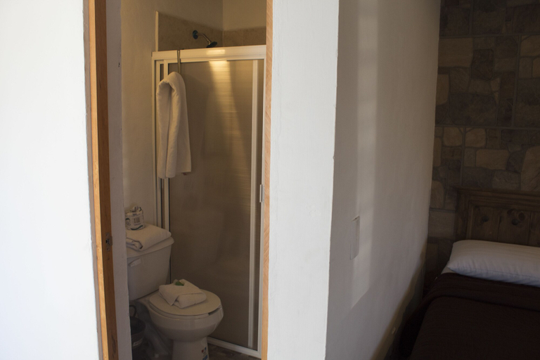 Bathroom 4, Venados Inn, Mazatlán