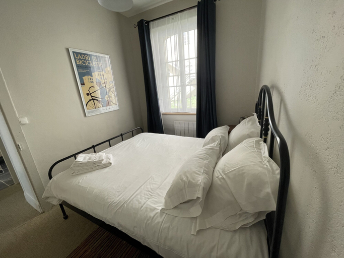 Bedroom 3, Café Vélo Nevers, Nièvre