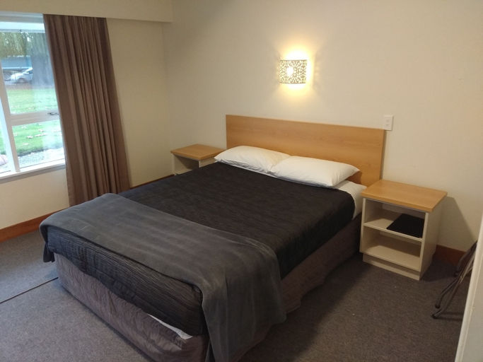 Bedroom 2, The Redwood Hotel, Christchurch