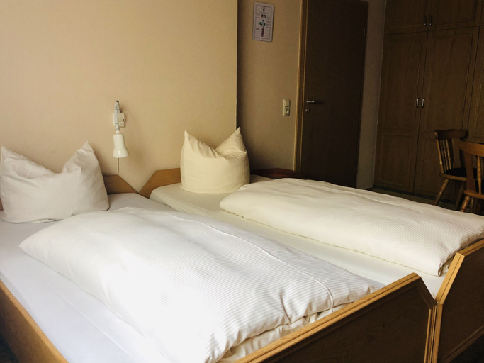 Bedroom 3, Zum Schwarzen Roß Landgasthof, Fulda