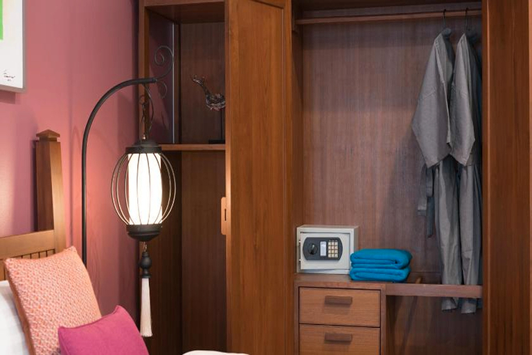 Bedroom 27