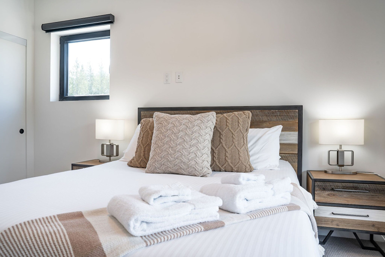 Bedroom 2, Stoke House by Revelstoke Vacations, Columbia-Shuswap