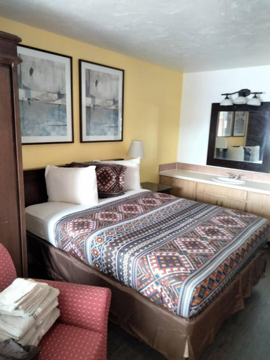 Bedroom 3, Vernals Best Value Inn, Uintah