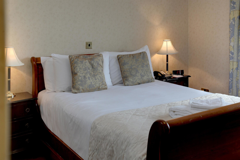 Bedroom 3, Weston Hall Hotel, Sure Hotel Collection by Best Western, Warwickshire