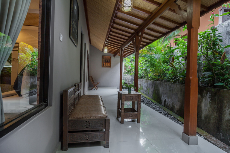 Exterior & Views 24