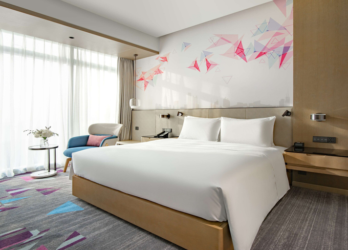 Bedroom 3, Hilton Garden Inn Shenzhen World Exhibition & Convention Center, Shenzhen