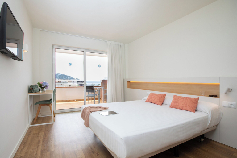 Bedroom 3, Hotel Prestige Sant Marc, Girona