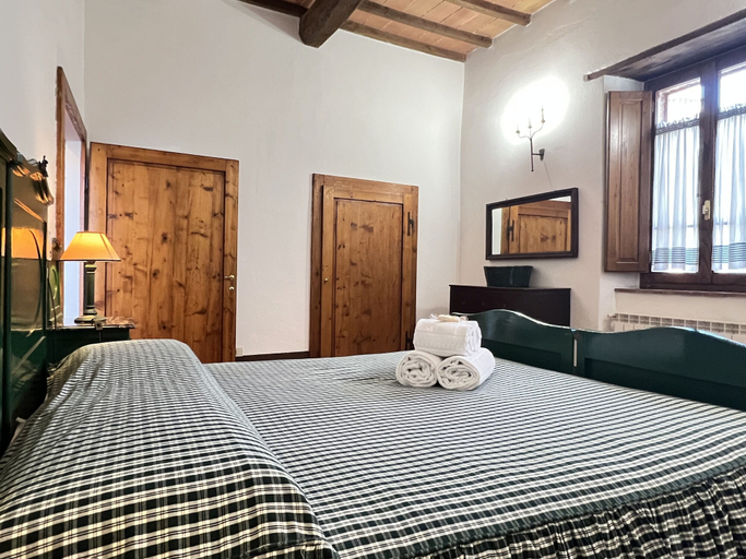 Bedroom 2, Fattoria Lornano Winery, Siena