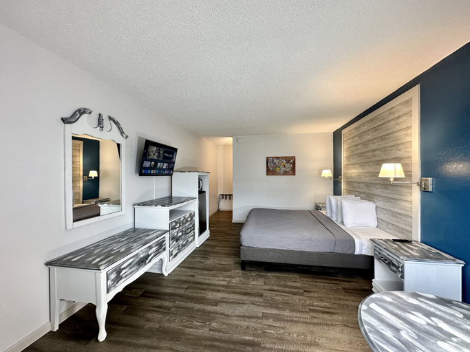 Bedroom 4, Ozark Inn & Suites, Camden