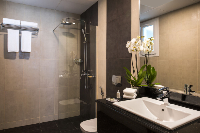 Bathroom, Fraser Suites Muscat, Bausher