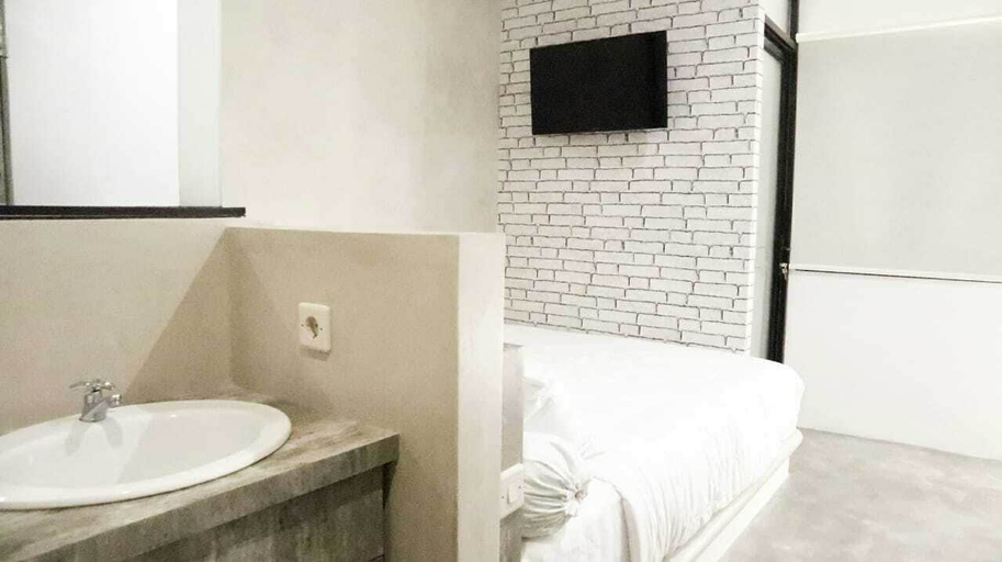 Bathroom 9