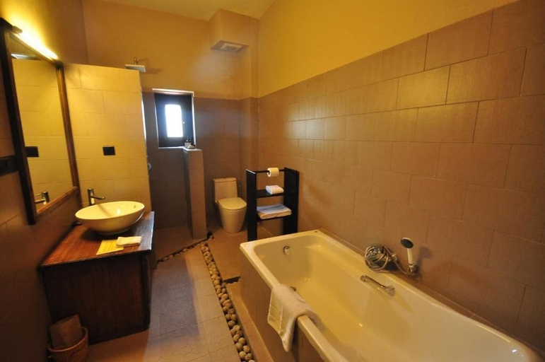 Bathroom, The Village Lodge Paro, Lamgong