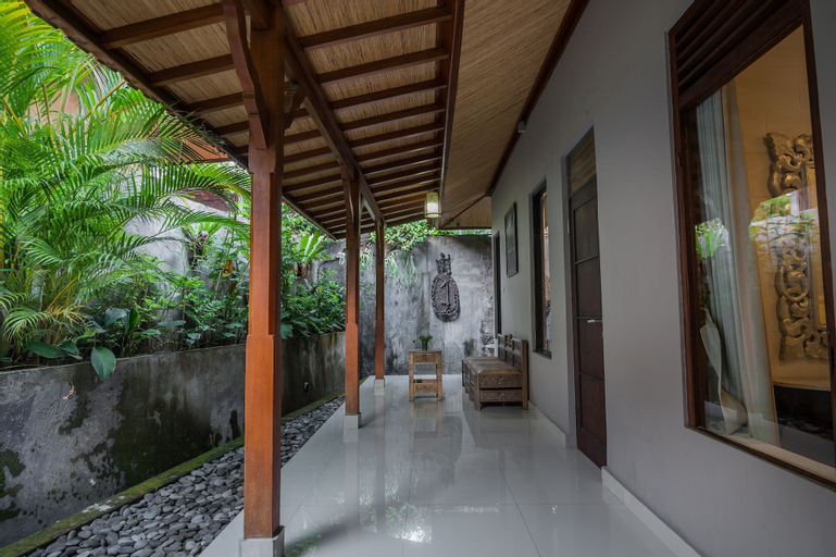 Exterior & Views 23