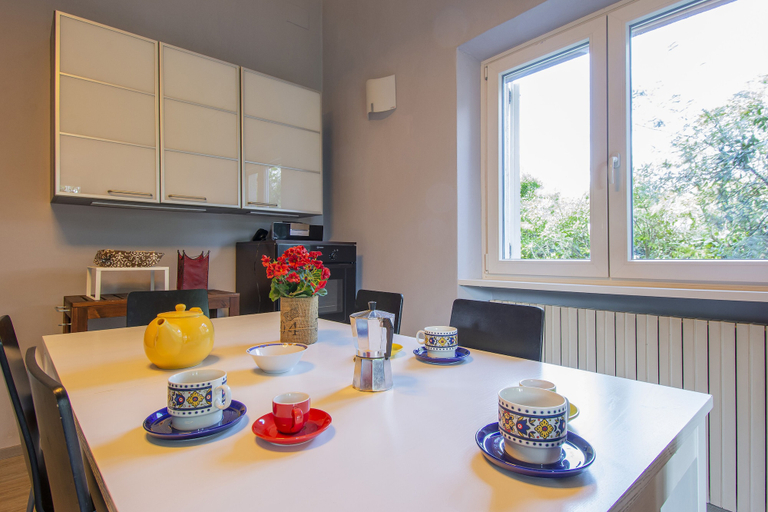 Private kitchen 2, JOIVY 2 Bed Villa with Beautiful Garden in Forte dei Marmi, Lucca