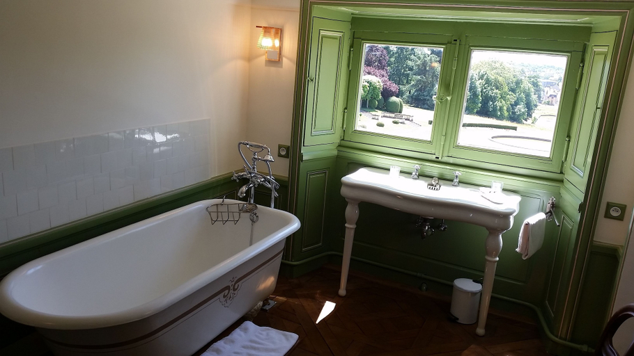 Bathroom 5, Chateau de Craon, Mayenne