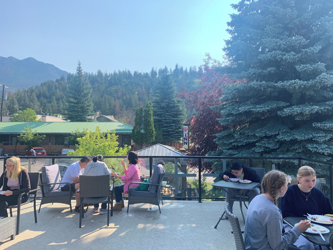 Food & Drinks 5, Destination Inn, East Kootenay