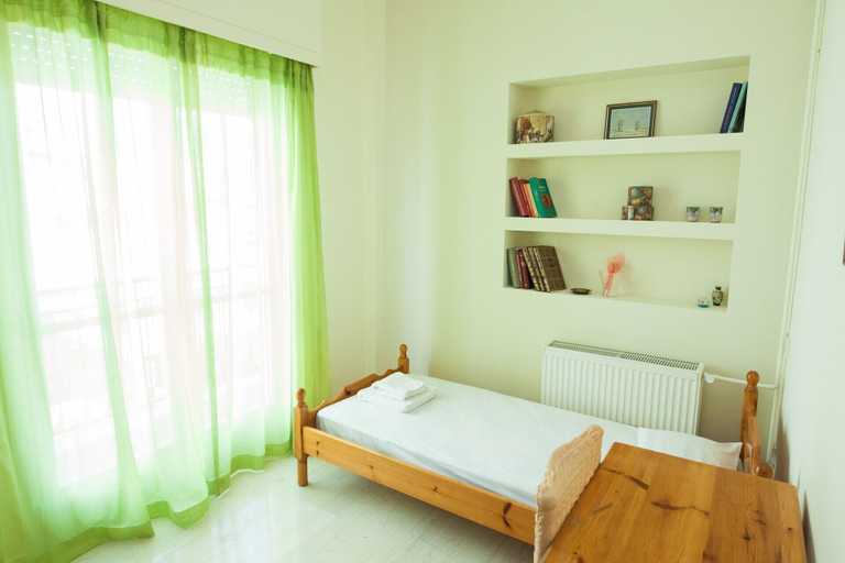 Room 2, Spacious New apt w View in Agia Varvara, Attica